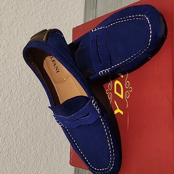 Shoes - Picture 2 of 5